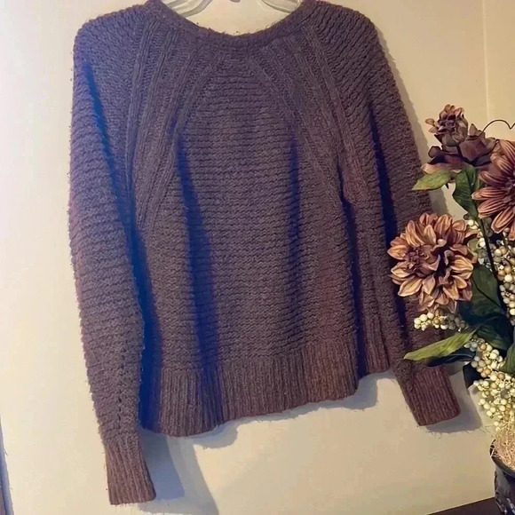 Universal Thread Women’s XS V Neck Sweater - Picture 5 of 6
